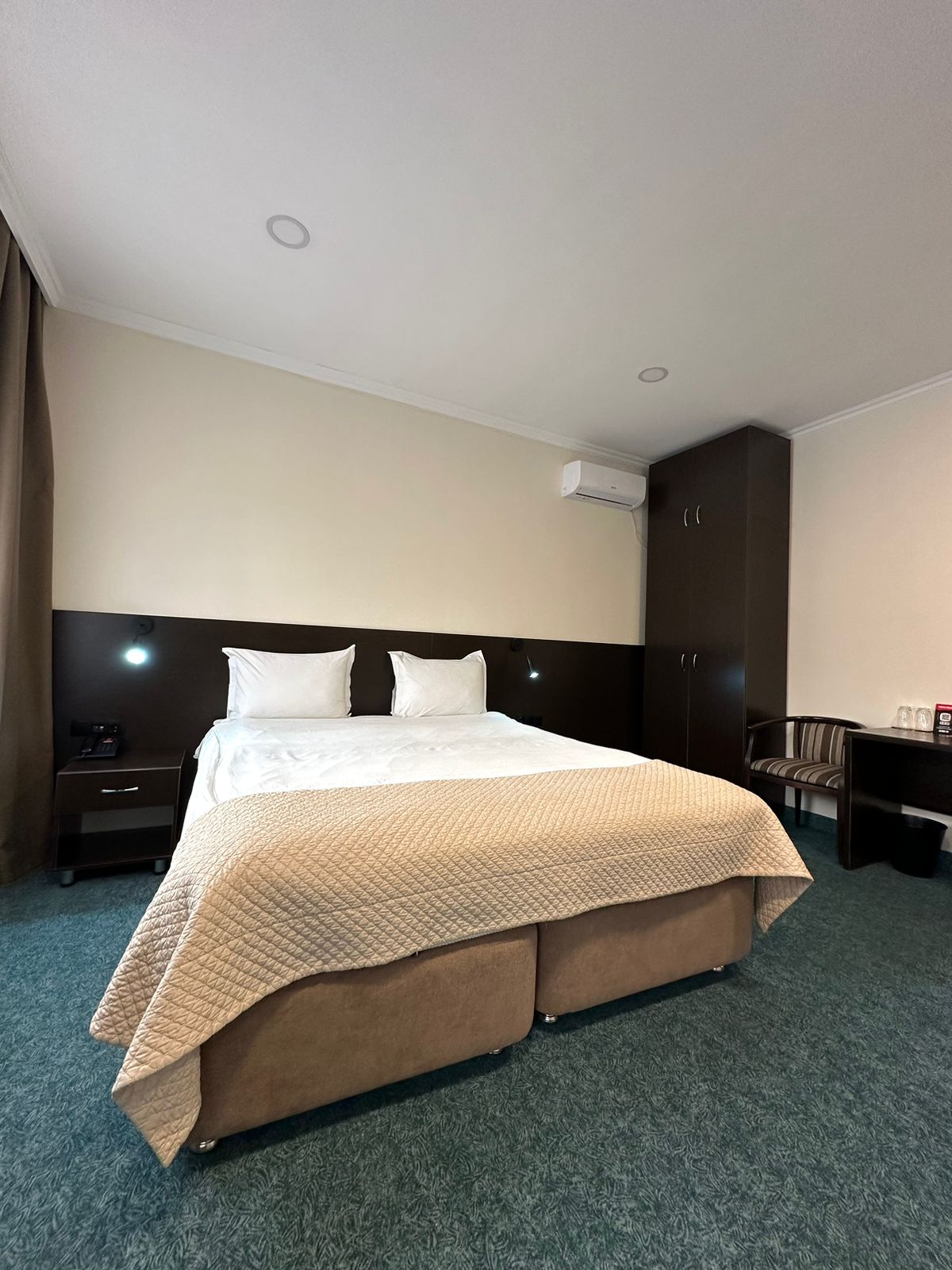  Hotel Alma